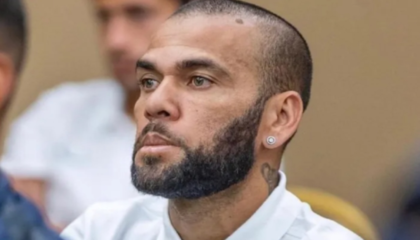Daniel Alves paga fiança de 1 milhão de euros e deve deixar prisão nesta segunda-feira (25)