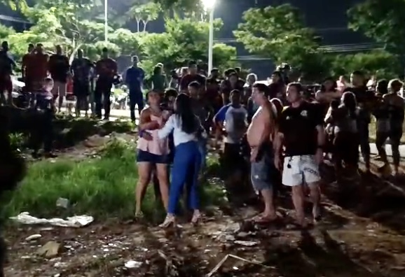 Dor e desespero: familiares identificam m0rtos em atentado no Porto do São Raimundo; veja vídeos