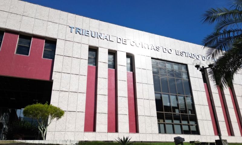 Conselheiro do TCE-AM suspende editais de concurso público da Prefeitura de Manacapuru por irregularidades