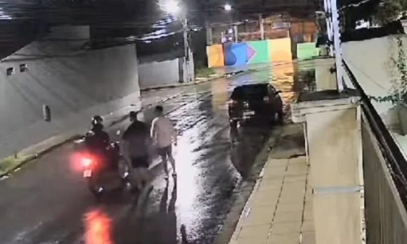 “Se lascou”: assaltante recebe ‘pei4 brava’ de amigos do bairro Planalto; veja vídeo