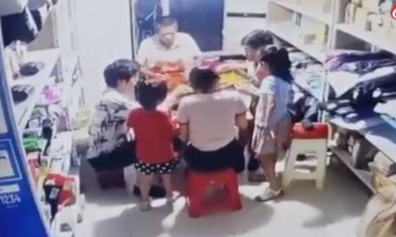 PERIGO: crianças descobrem da pior forma que panela quente e álcool são uma péssima combinação; veja vídeo