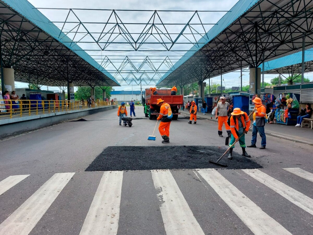 Prefeitura de Manaus realiza manutenção em vias do Terminal 5 na zona Leste