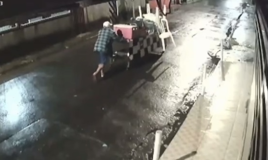 Picape desgovernada atropel4 vendedor de café da manhã em Manaus; imagens f0rtes