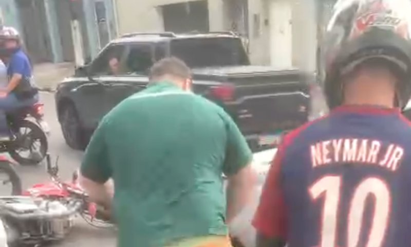 URGENTE: bandidos são atropel4dos e ainda levam “bicud4” de motorista herói no Centro de Manaus; veja vídeo