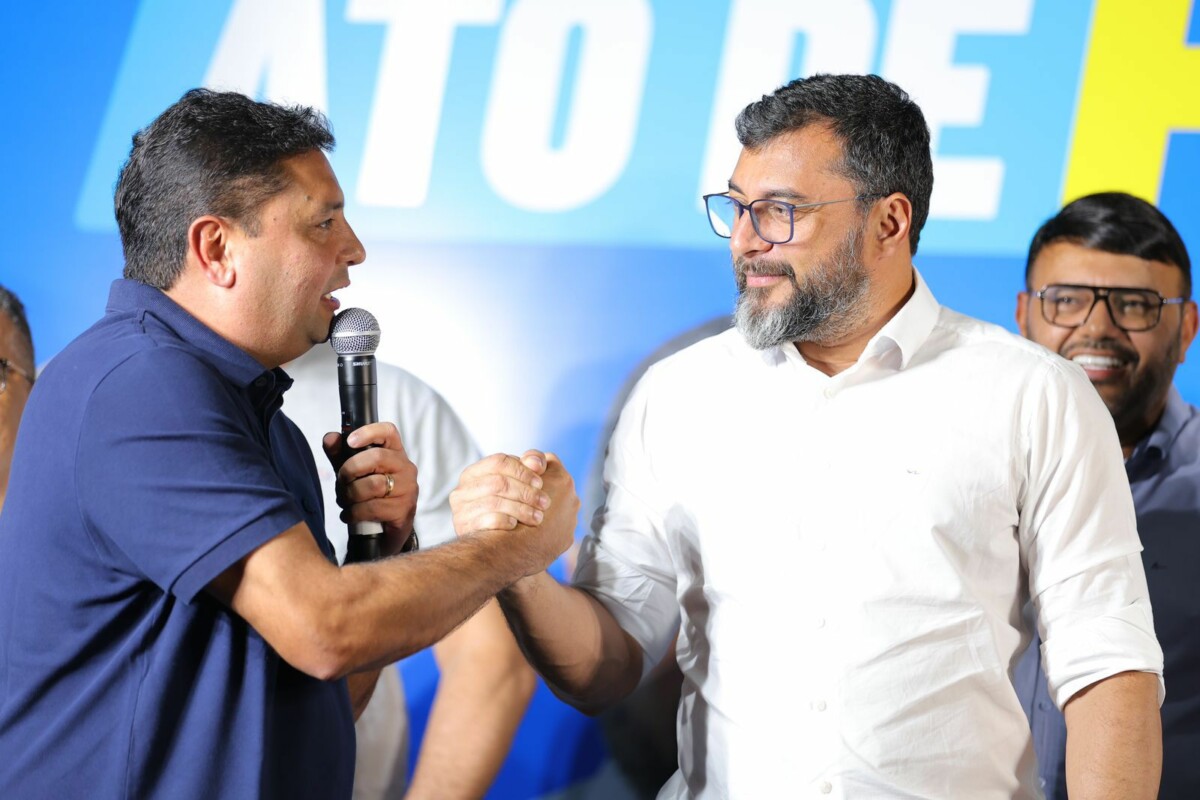 Presidente do União Brasil AM, Wilson Lima, assina filiação do vereador Caio André no partido