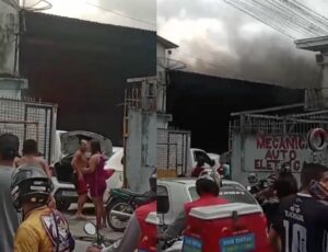 URGENTE: oficina pega fogo no bairro Manoa; veja vídeos