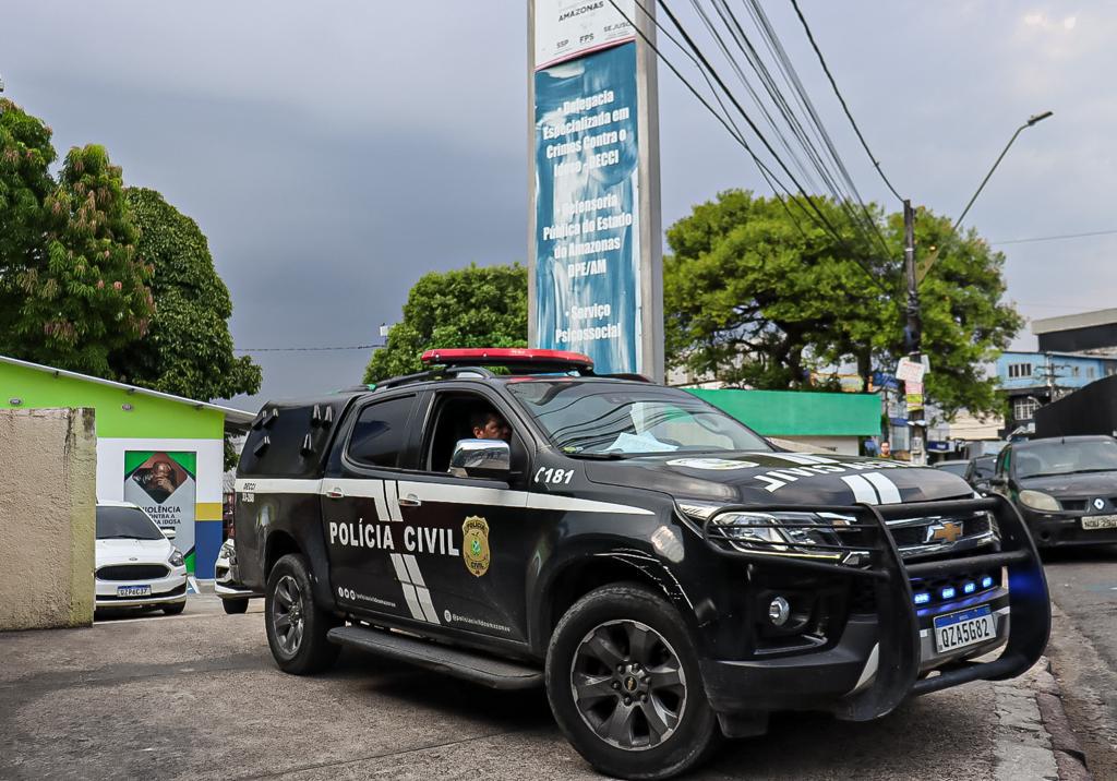 Polícia prende homem por maus-tratos praticados contra a própria mãe de 76 anos