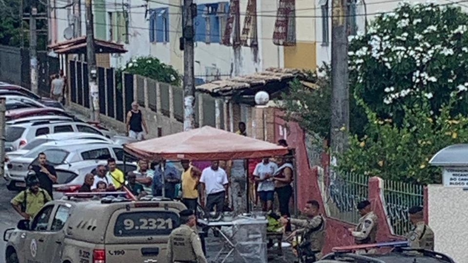 CENAS FORTES: homem é execut4do com mais de 40 t1ros e massa encef4lica fica espalhada na calçada