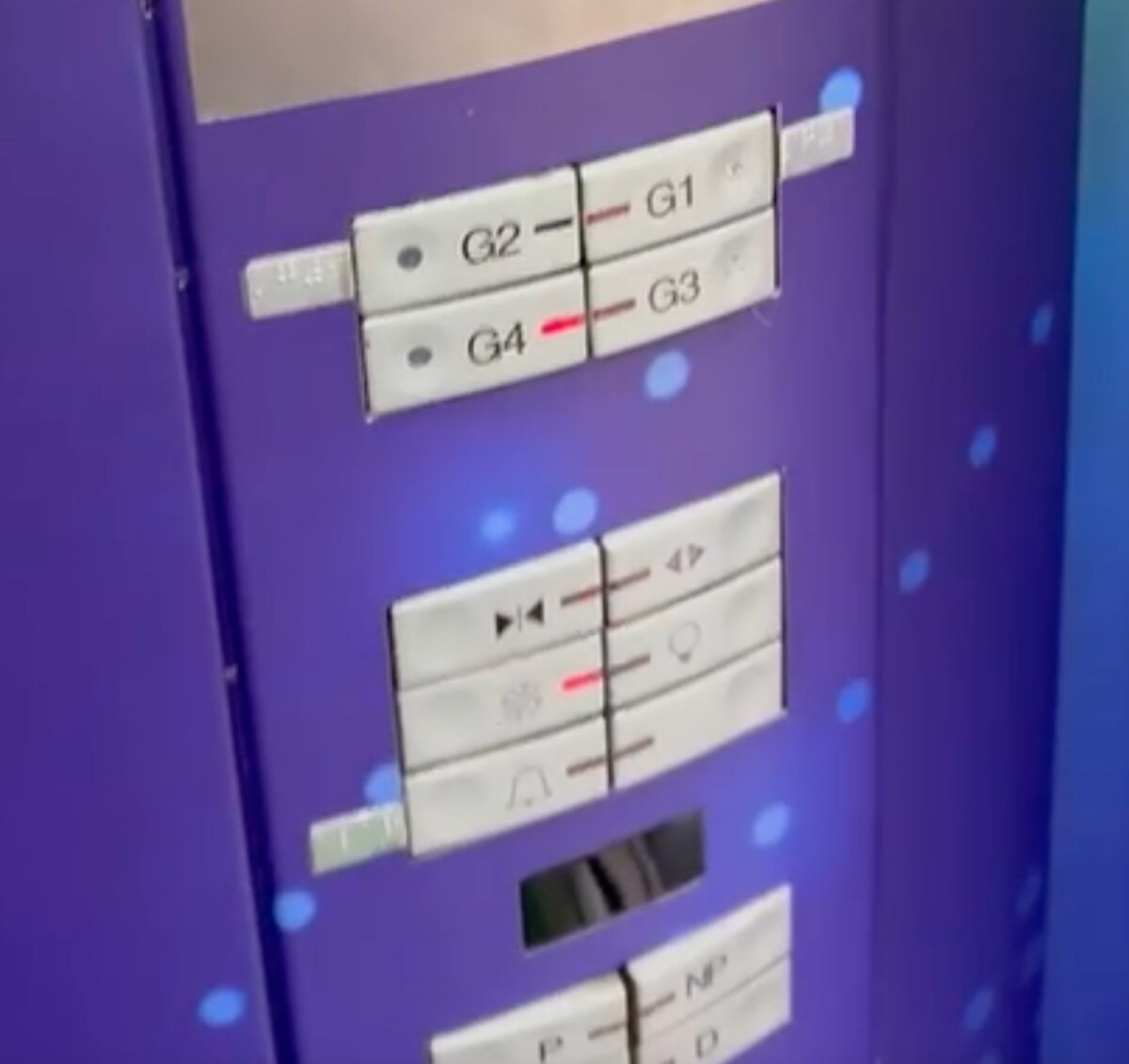 Pânico e medo: crianças e idosos ficam presos em elevador do Amazonas Shopping; veja vídeo