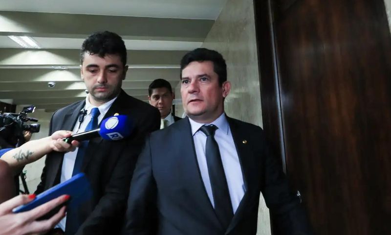 3 x 1: Desembargador pede vista e suspende julgamento de Moro