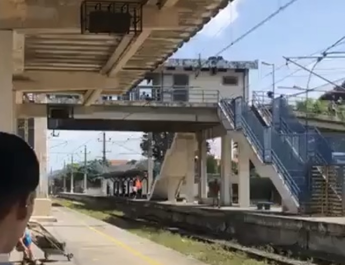 Mulher é queimad4 viva pelo ex-marido em estação de trem; imagens f0rtes