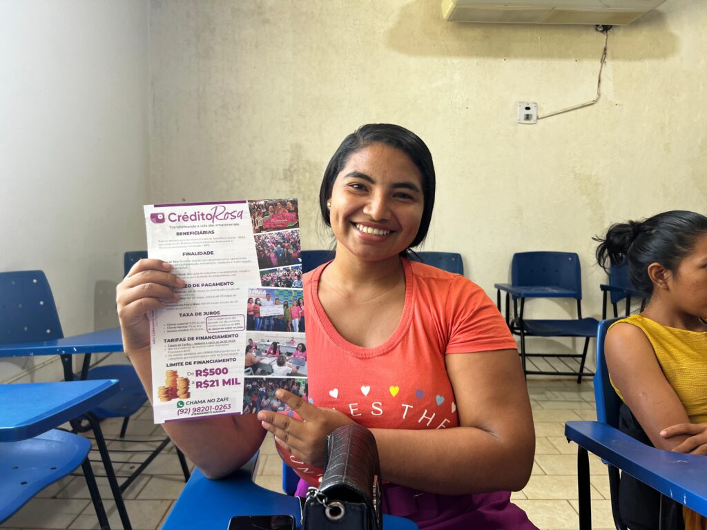 Governo do Amazonas leva atendimento do programa Crédito Rosa para Barreirinha