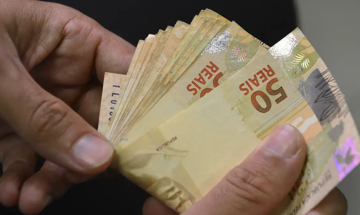 Aposentados e pensionistas do INSS podem consultar antecipação do 13º