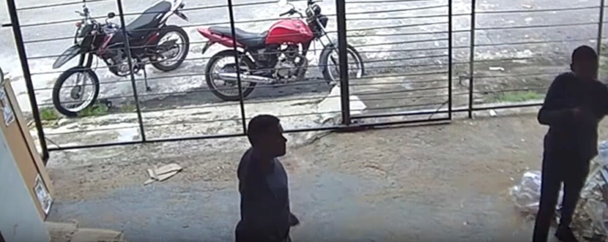 Alerta: criminosos roubam moto para praticarem assaltos no Parque das Laranjeiras; veja vídeo