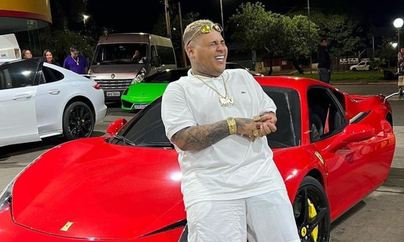 Agora: MC Ryan é levado para a sede da PF e tem carro de luxo apreendido; veja vídeo
