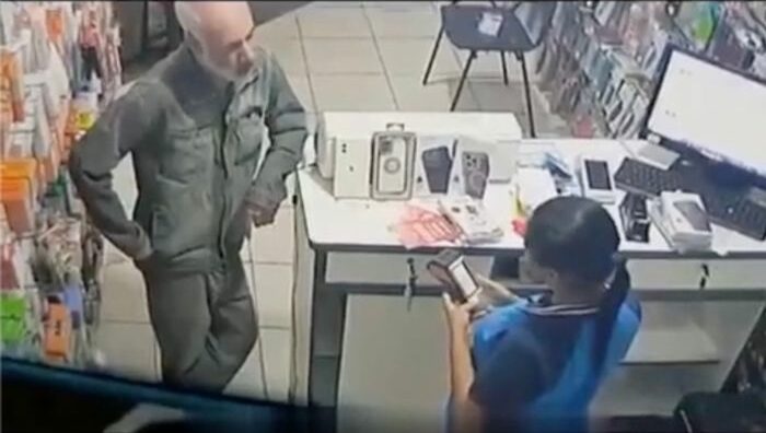Tar4dão é espanc4do no meio da rua após mostrar o bil4u para lojista; veja vídeo