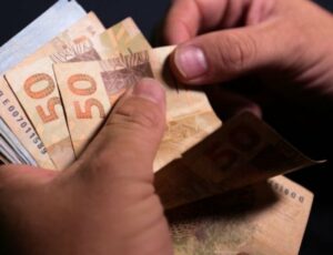 Governo Federal irá propor salário mínimo de R$ 1.502 em 2025