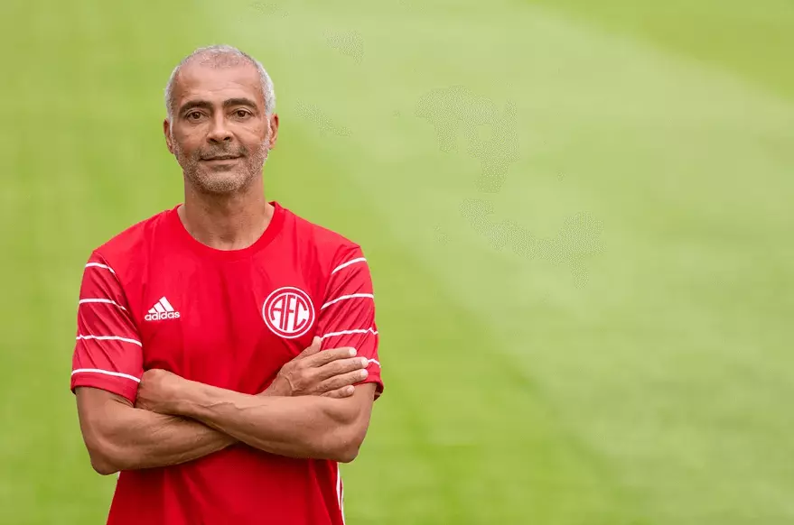 Romário é inscrito pelo América RJ e poderá jogar na segunda divisão do Carioca