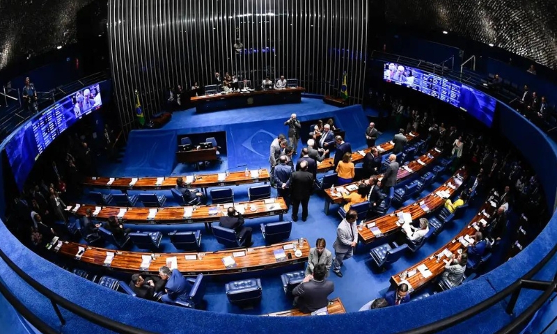 Senado aprova PEC sobre criminalização da posse de drogas