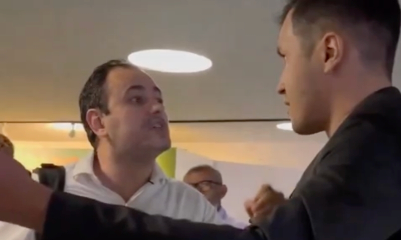 Gritaria: deputado Glauber Braga expulsa a força membro do MBL da Câmara; veja vídeos