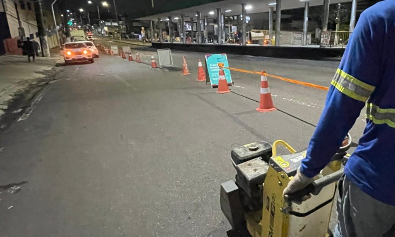 Obras de implantação de redes de esgoto avançam no trecho da Avenida Constantino Nery