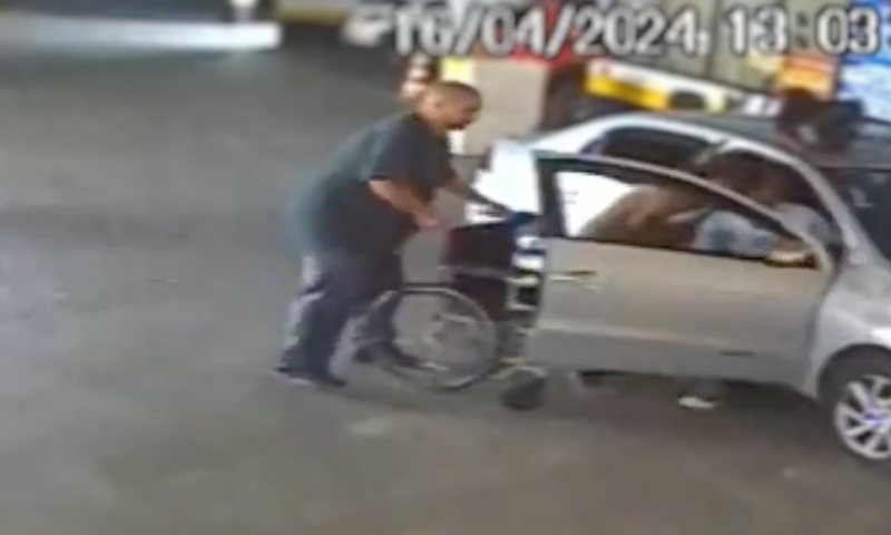 Polícia procura motorista de app que levou mulher com idoso m0rto para banco; veja vídeo