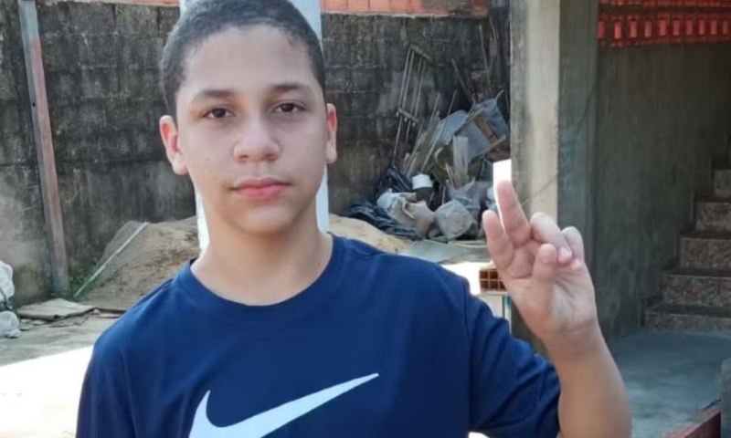 Menino de 13 anos m0rre após ter sido espanc4d0 por alunos em escola