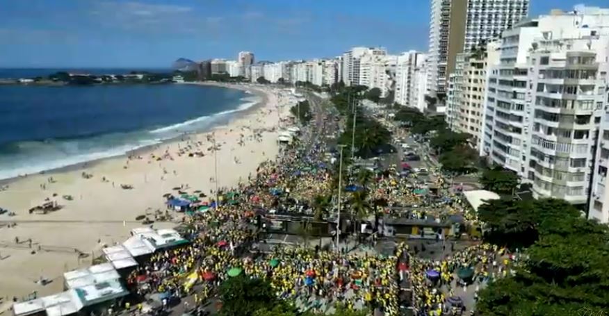 Bolsonaro realiza manifestação no Rio e atrai multidão em defesa da liberdade