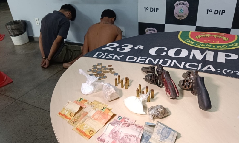 A casa caiu: dupla é presa com arm4s e dr0gas no Parque 10, em Manaus; veja vídeo