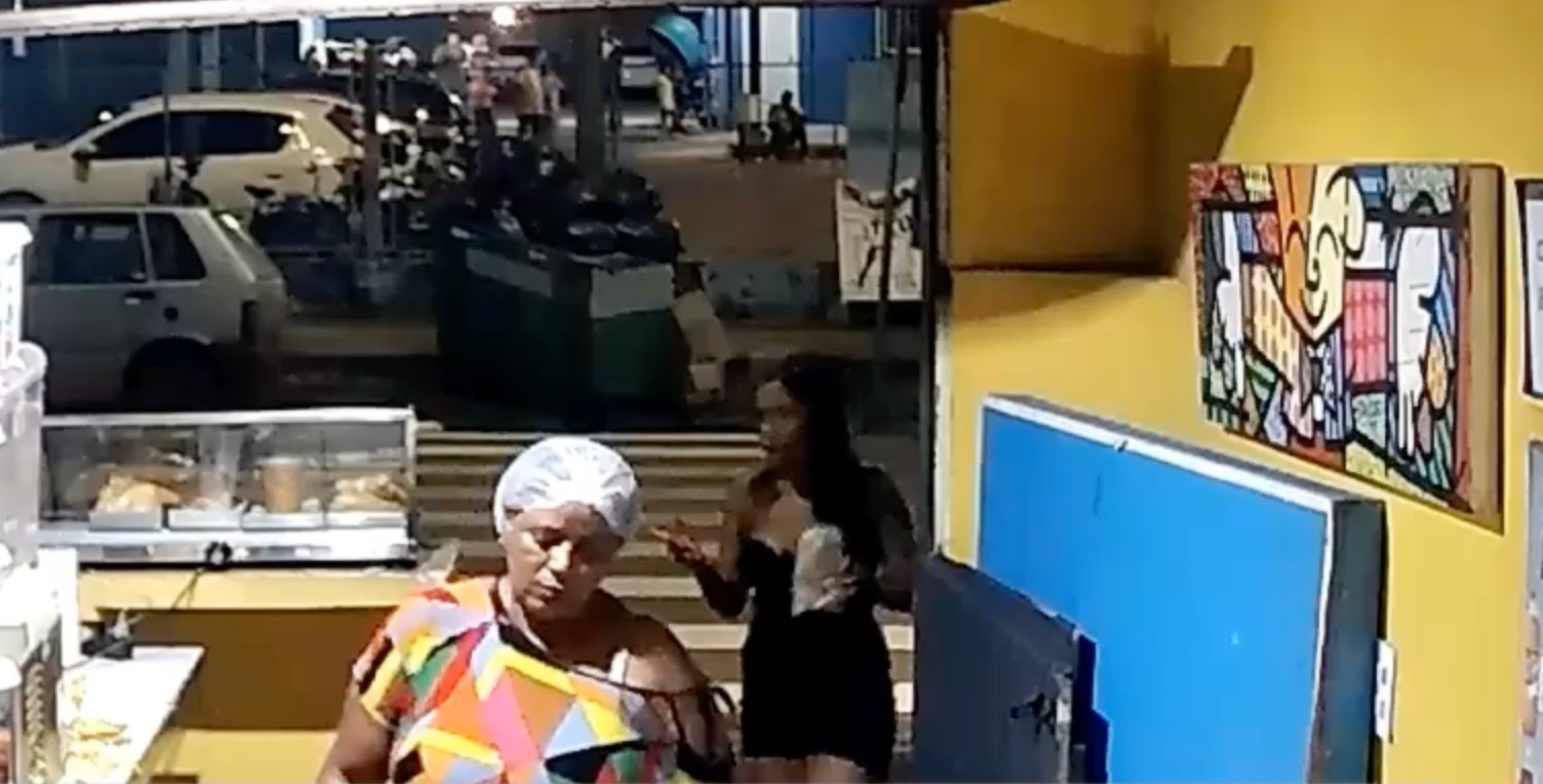 Desespero: veja momento em que jovem é cr1vado de b4la na frente da esposa e do filho pequeno; imagens f0rtes