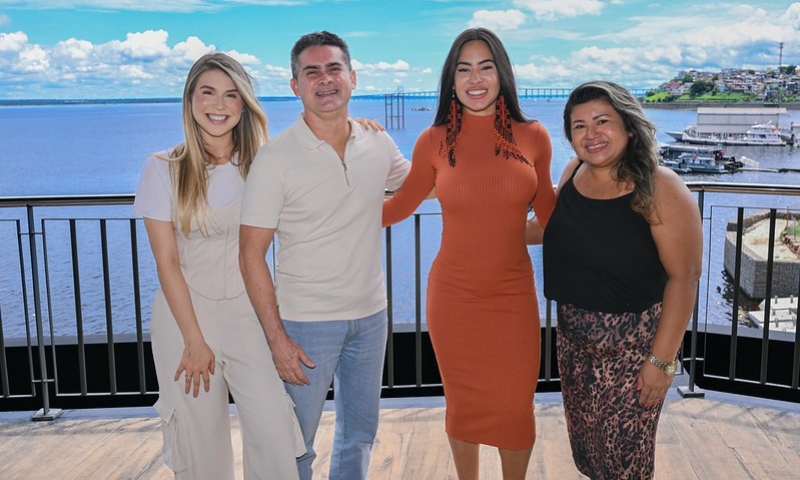 Prefeito de Manaus recebe Isabelle Nogueira no novo equipamento turístico e cultural da cidade, o Mirante Lúcia Almeida