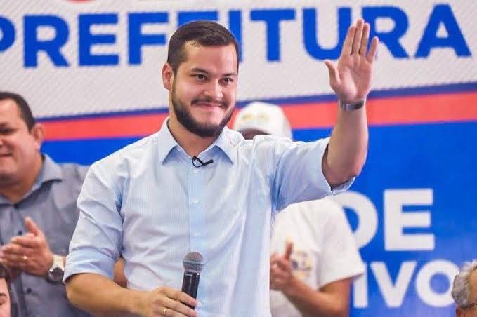 Vitória de Adail Filho: TRE-AM rejeita ação e mantém mandato do deputado federal