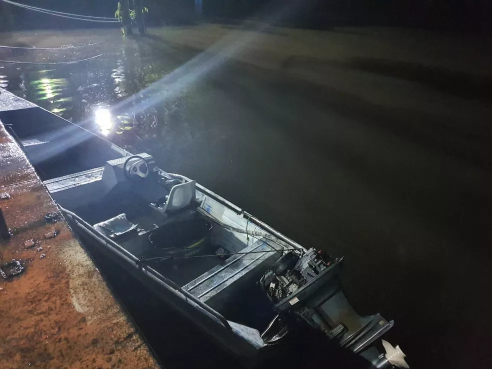 Terror fluvial: piratas do rio invadem balsa e esp4ncam passageiro no Amazonas