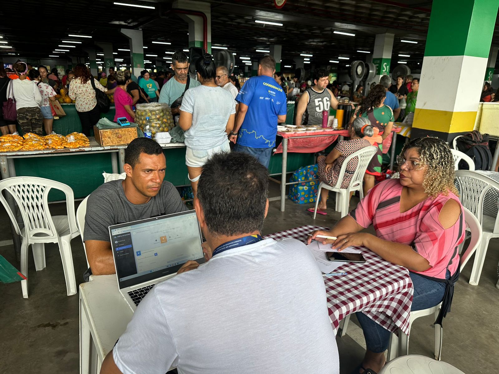 Feiras da ADS em Manaus recebe ação itinerante para interessados em adquirir crédito disponível pela Afeam