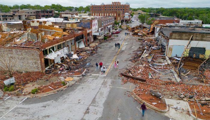 Tornados deixam 4 m0rtos e dezenas de feridos no sul dos EUA