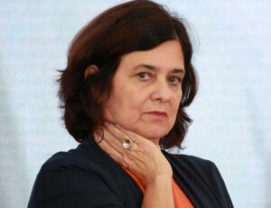 Ministra da Saúde testa positivo para covid: “Sintomas leves
