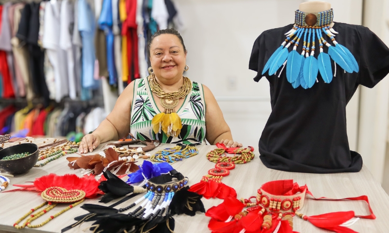 Festival de Parintins: artistas antecipam produção de acessórios e adereços para atender alta demanda em 2024