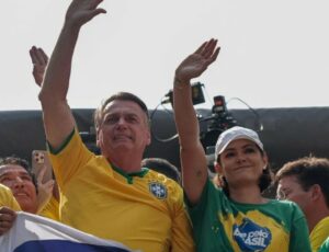 Bolsonaro e Michelle serão recepcionados com carreata pelas ruas de Manaus