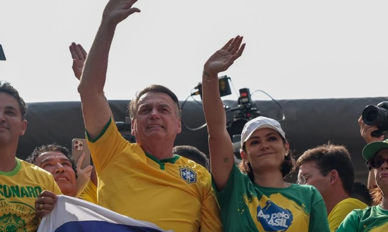 Bolsonaro e Michelle serão recepcionados com carreata pelas ruas de Manaus; veja vídeo