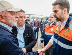 Lula faz piada de mau gosto em meio à tragédia no RS: “Torcendo para o Grêmio e Inter”; veja vídeo