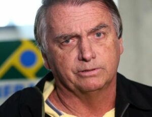Urgente: Jair Bolsonaro passa mal e é atendido às pressas em hospital de Manaus