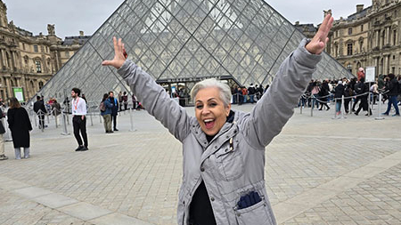 Norma Araújo revive a história da civilização em tour na Europa; veja