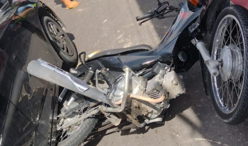 Motoqueiro quase é esm4gad0 por carreta na zona Leste de Manaus; veja vídeo
