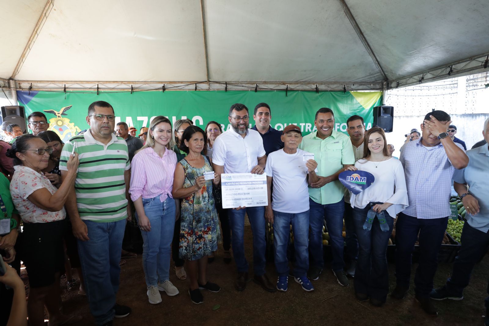 Em Manacapuru, Wilson Lima inaugura nova iluminação pública e faz entregas para reforçar setor primário