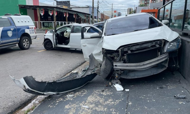 Motorista fica gravemente ferido após acidente no Conjunto Vieiralves; veja vídeo