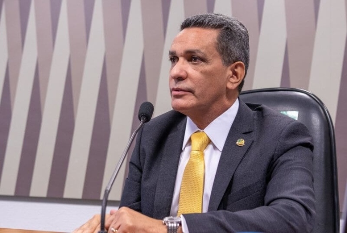 Polícia Federal pede ao STF para investigar senador de Roraima Mecias por compra de votos