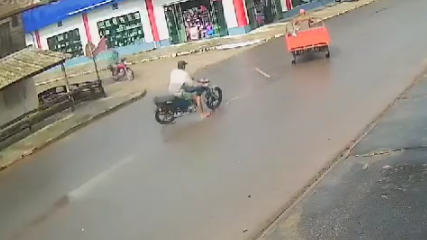Motoqueiro tem pern4 dil4cerada durante grave ac1dente de trânsito no Amazonas; veja vídeo