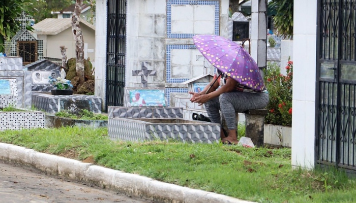 Cemitérios municipais recebem mais de 450 mil pessoas no Dia das Mães