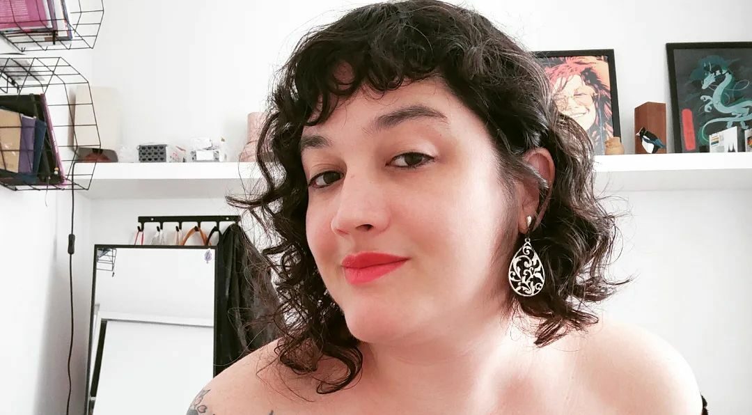 Baixaria acadêmica: professora de sociologia da USP defende s3x0 e m4sturb4ção nos abrigos do RS