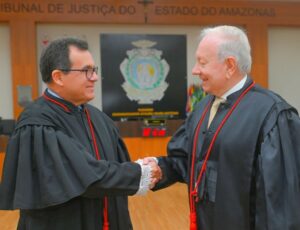 Desembargadores João Simões e Airton Gentil tomam posse no TRE-AM; veja vídeo